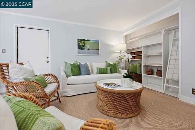 32 California Ave, Orinda CA: https://media.crmls.org/mediaz/20f1b4fb-b775-41ff-b338-7063cdbd5aee.jpg