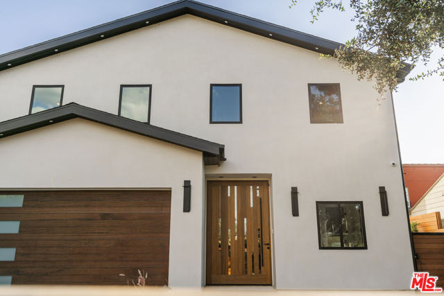 3076 Glenhurst Avenue, Los Angeles CA: https://media.crmls.org/mediaz/20f1e145-1569-4012-8f21-7567219c0e70.jpg
