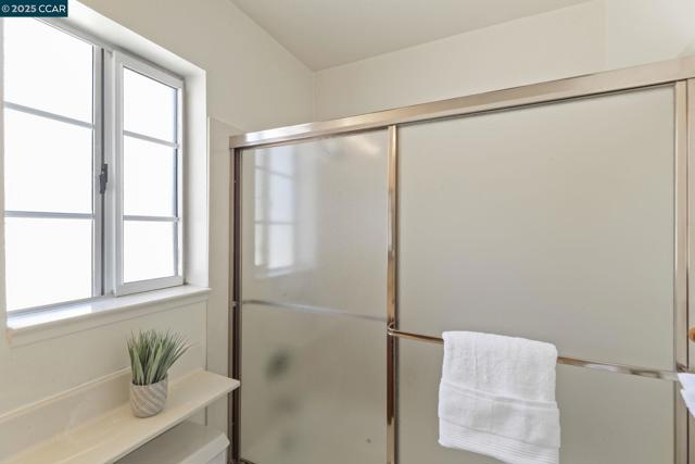 1015 Hidden Oak Ct, Concord CA: https://media.crmls.org/mediaz/20f20fb6-83ff-42d5-a581-7c23c5911502.jpg
