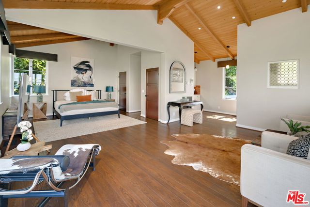 3527 Wonder View Drive, Los Angeles CA: https://media.crmls.org/mediaz/20f29c5e-9689-4d9e-9a2e-72b00dae965d.jpg