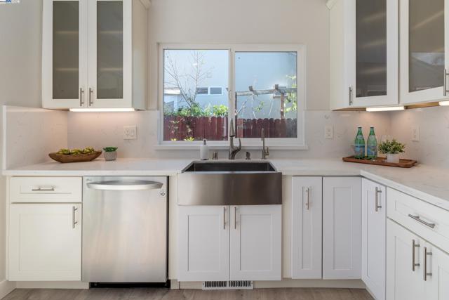 401 Emerson St, Fremont CA: https://media.crmls.org/mediaz/20f29ec8-35b5-49ba-8820-c141c454f06a.jpg