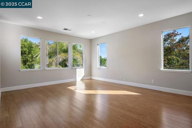9662 Velvet Leaf Cir, San Ramon CA: https://media.crmls.org/mediaz/20f2b320-7e6b-4954-9d94-7c6cbc44e329.jpg