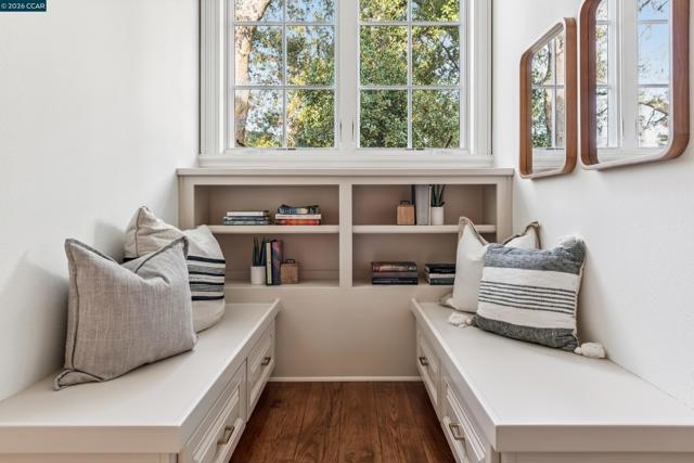 Image 21 of 60 For 45 Lark Place