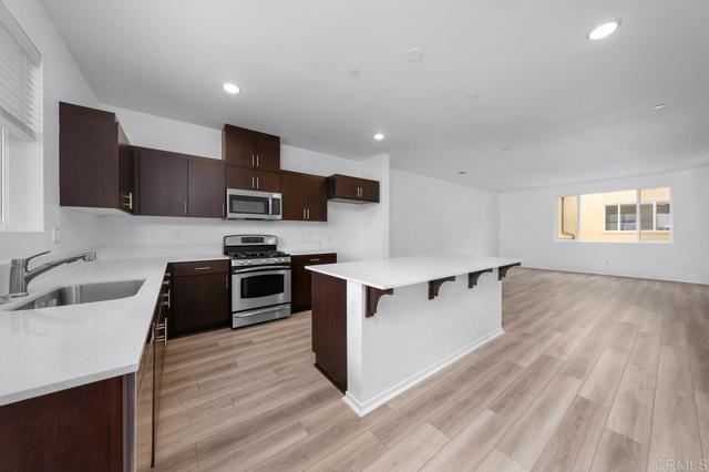 Detail Gallery Image 5 of 49 For 5232 Beachfront Cove St #81,  San Diego,  CA 92154 - 4 Beds | 3/1 Baths