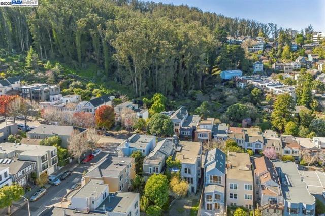 1208 Stanyan St, San Francisco CA: https://media.crmls.org/mediaz/20f419d0-b8de-4052-b612-d2d6fc957dc1.jpg