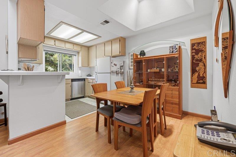 https://media.crmls.org/mediaz/20f429cd-6555-4ecf-9ec7-8ec9ed29429a.jpg?preset=X-Large