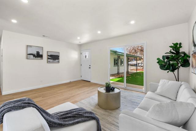 Image 7 of 37 For 9065 Heatherdale St