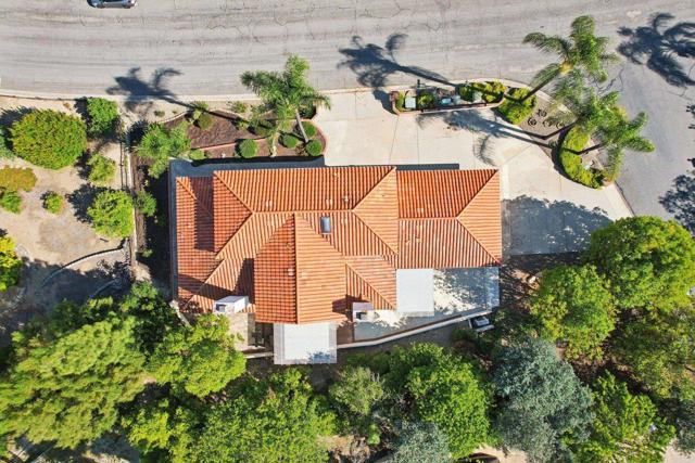 9704 Indian Creek Way, Escondido CA: https://media.crmls.org/mediaz/20f57c43-910c-4371-8f73-bd2018da4545.jpg