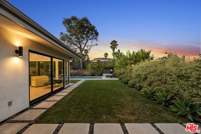 8400 Edwin Drive, Los Angeles CA: https://media.crmls.org/mediaz/20f600f7-0e3a-412a-879b-e2f6cd0a8b29.jpg