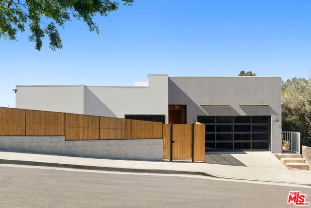 3750 Roberta Street, Los Angeles CA: https://media.crmls.org/mediaz/20f686e2-7d98-4b43-b889-4aca433b379a.jpg