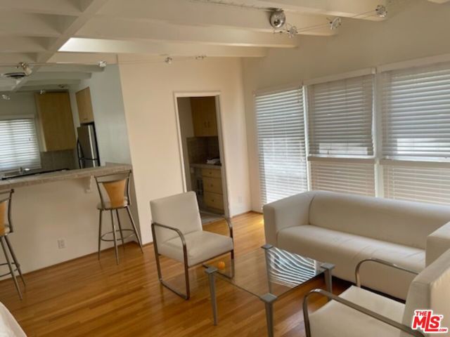 516 1/4 N San Vicente Boulevard, West Hollywood CA: https://media.crmls.org/mediaz/20f75506-880d-48b4-b283-e1a1563381bc.jpg