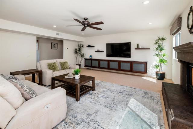 Detail Gallery Image 14 of 54 For 6541 Vispera Pl, Carlsbad,  CA 92009 - 4 Beds | 3/2 Baths