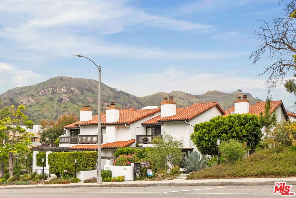 1559 Palisades Drive