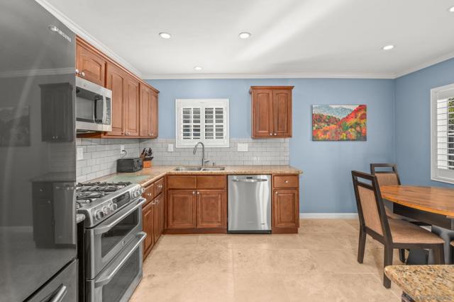 1733 Hornblend St, San Diego CA: https://media.crmls.org/mediaz/20f7bcd4-9778-407a-ae58-d5acba1e9091.jpg