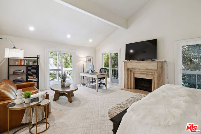 4415 Dulcinea Court, Woodland Hills CA: https://media.crmls.org/mediaz/20f89fe9-04e6-42b6-826a-0f5cc9fa9ce0.jpg