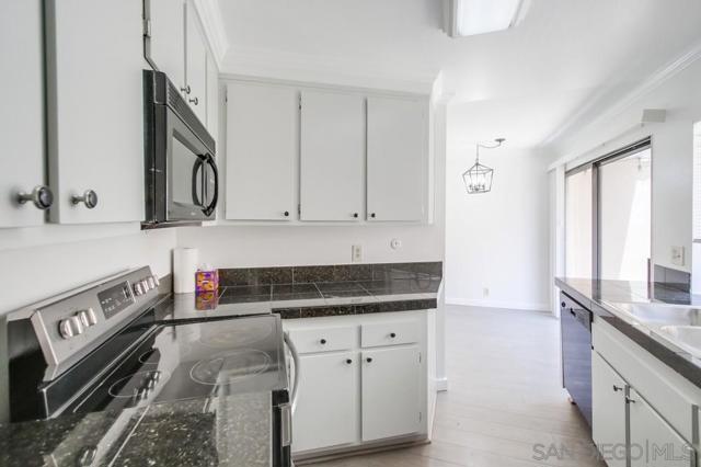 3268 Via Marin, La Jolla CA: https://media.crmls.org/mediaz/20f8b3b5-302e-47c4-83ab-f127fa18b617.jpg