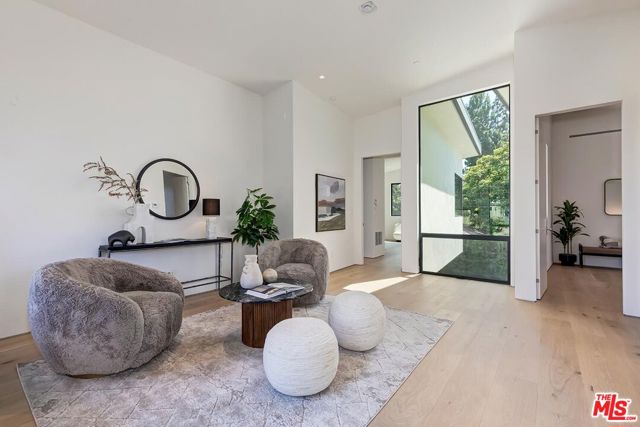 2831 Malcolm Avenue, Los Angeles CA: https://media.crmls.org/mediaz/20f8bf87-13e8-48dc-b19d-2b866834a607.jpg