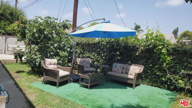 8130 Grimsby Avenue, Los Angeles CA: https://media.crmls.org/mediaz/20f8ed16-cf86-4d25-8a30-d78a985e8755.jpg