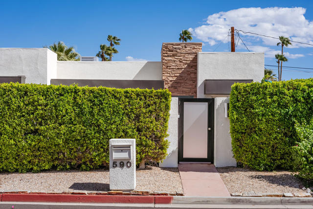 590 N Plaza Amigo, Palm Springs, CA 92262