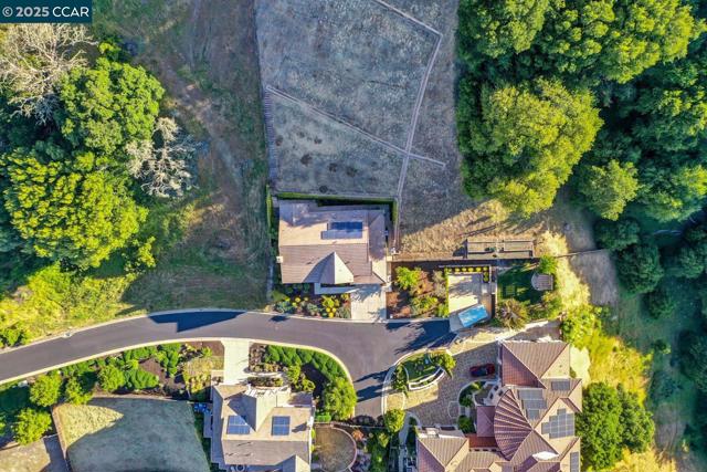131 Wittenham Ct, San Ramon CA: https://media.crmls.org/mediaz/20f9961d-4fa4-40bd-bbde-8c746d726e3c.jpg