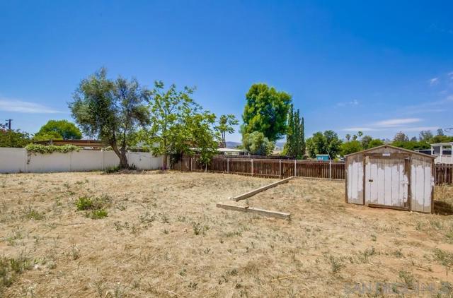 12224 Lemon Crest Drive, Lakeside CA: https://media.crmls.org/mediaz/20fa01ad-ddc6-45b3-8f91-301cb34d5438.jpg