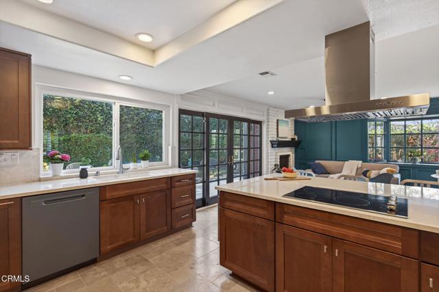 Detail Gallery Image 23 of 73 For 2274 via Tomas, Camarillo,  CA 93010 - 5 Beds | 2/1 Baths