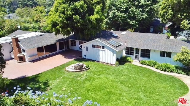 1754 Mandeville Canyon Road, Los Angeles CA: https://media.crmls.org/mediaz/20fad181-7d35-4cc9-94bc-5041fe20e3fd.jpg