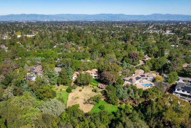 475 Fir Lane, Los Altos CA: https://media.crmls.org/mediaz/20fade45-4b18-47e7-841e-812868970a67.jpg