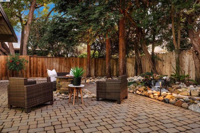 4004 Salem St, Concord CA: https://media.crmls.org/mediaz/20fb0cbf-fcba-469f-b5ae-f5b5f537a4db.jpg