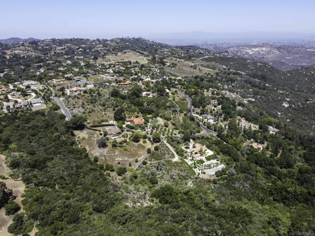 28371 Faircrest Way, Escondido CA: https://media.crmls.org/mediaz/20fb131b-e538-431b-b485-6f28bb81e700.jpg
