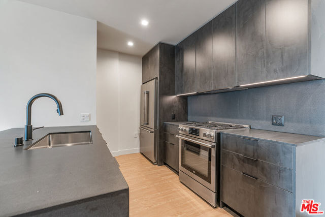 3688 Overland Avenue, Los Angeles CA: https://media.crmls.org/mediaz/20fb2efd-8eb4-40b1-86cf-47adec8f2d57.jpg