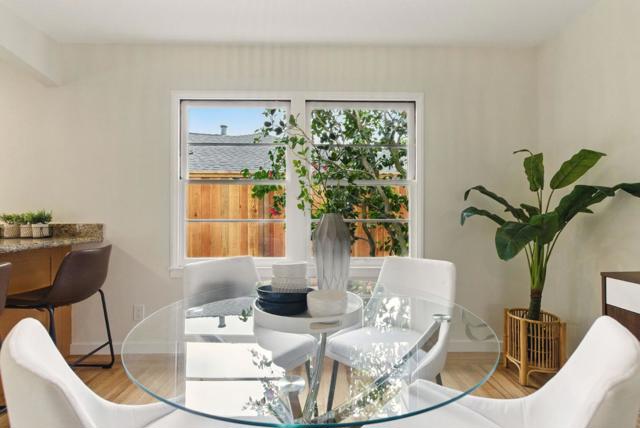 279 Oakhurst Place, Menlo Park CA: https://media.crmls.org/mediaz/20fb7877-b621-4bd1-b069-b77ba465377e.jpg