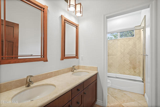 657 Via Vista Vista, Newbury Park CA: https://media.crmls.org/mediaz/20fbd696-6001-485f-aef1-fcf880e5bb45.jpg