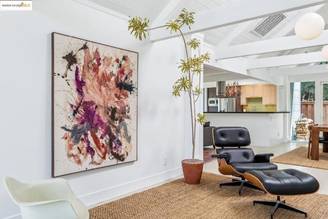 4003 Santa Fe CT, Concord CA: https://media.crmls.org/mediaz/20fc16de-3361-4537-9184-a6fc65c7d3ba.jpg