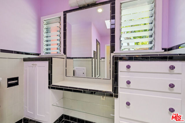 11819 Juniette Street, Culver City CA: https://media.crmls.org/mediaz/20fc71bf-fd16-4f83-9c00-5318abc76888.jpg