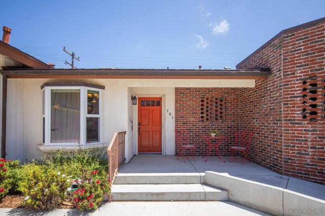 701 Balboa Avenue, Coronado CA: https://media.crmls.org/mediaz/20fcb0a4-7853-439f-85c6-50a489323404.jpg