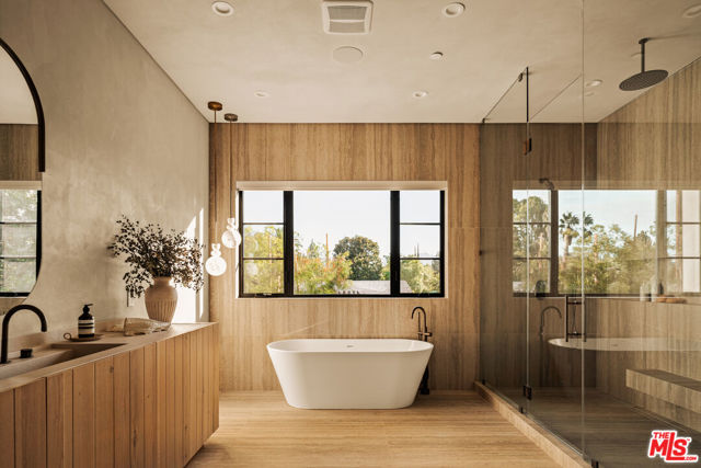 11556 Blix Street, Valley Village CA: https://media.crmls.org/mediaz/20fcc54a-e5ad-4d9b-a6c6-48e7147c1089.jpg