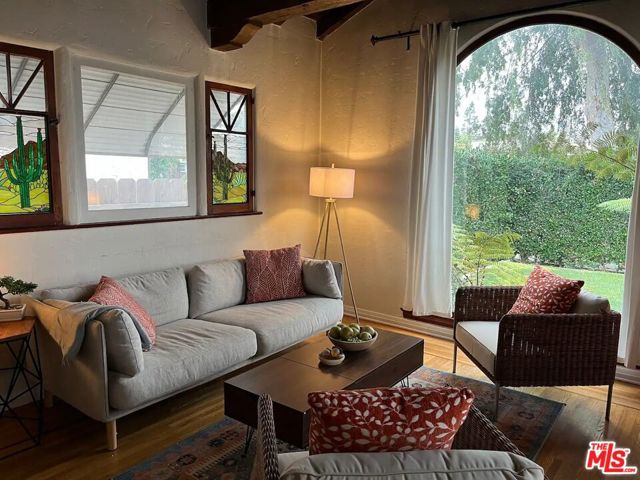 4125 Huron Avenue, Culver City CA: https://media.crmls.org/mediaz/20fd11aa-6817-4e38-9e76-68cd8dc6de1d.jpg