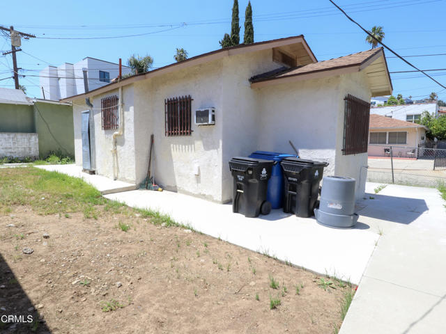 5359 1/2 Navarro Street, Los Angeles CA: https://media.crmls.org/mediaz/20fd749f-92c4-4935-b937-5923af15d012.jpg