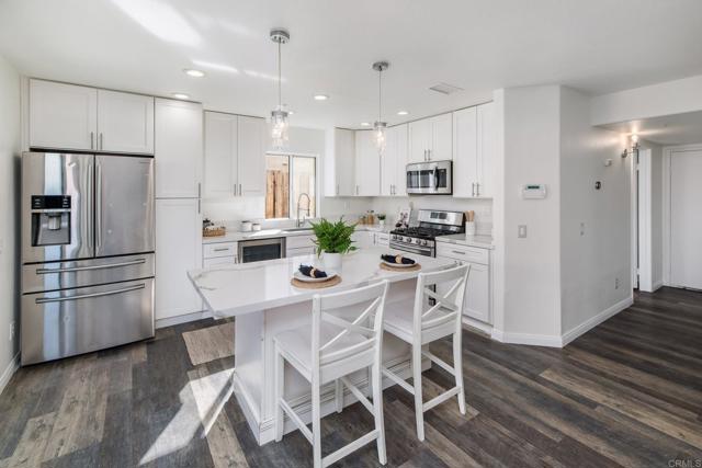 Detail Gallery Image 11 of 26 For 1149 Cochise Ct, Vista,  CA 92084 - 4 Beds | 3 Baths