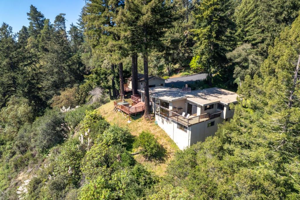 https://media.crmls.org/mediaz/20fdae24-ce1f-48e9-a2b3-76b2401d5f6c.jpg?preset=X-Large