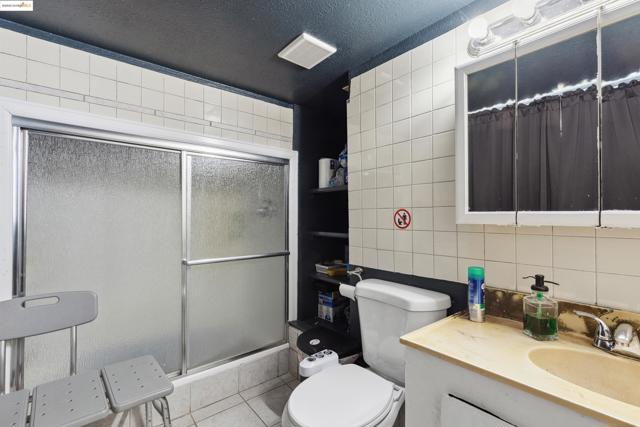 2029 E 22nd St, Oakland CA: https://media.crmls.org/mediaz/20fdaf8f-3739-4c9d-a063-4787f94042c0.jpg