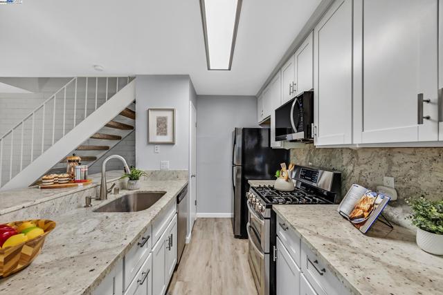 2207 Segundo Ct, Pleasanton CA: https://media.crmls.org/mediaz/20fe12a8-d659-4305-ac71-a1b5d5d07d49.jpg