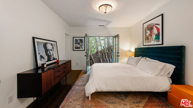 3145 La Suvida Drive, Los Angeles CA: https://media.crmls.org/mediaz/20fe2077-b7ae-413b-b6ef-b9fa81c53522.jpg