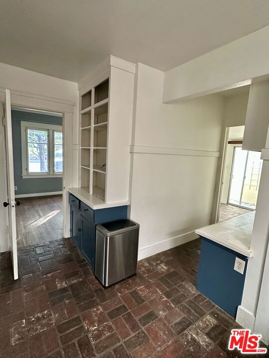 6425 E Ocean Boulevard, Long Beach CA: https://media.crmls.org/mediaz/20fe9501-180c-4597-aa8c-31d841558275.jpg