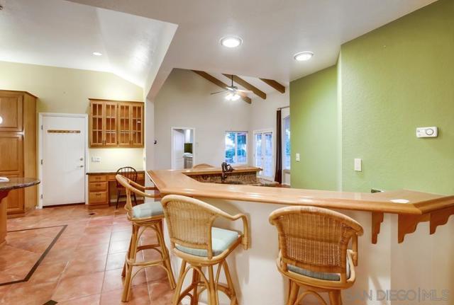 14442 Ranch Trail Drive, El Cajon CA: https://media.crmls.org/mediaz/20fed6b2-ad5b-443a-9aab-16199b63f0f4.jpg