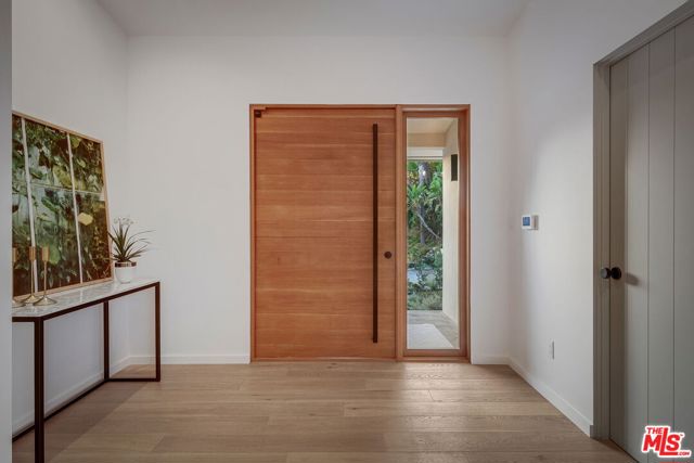 8400 Edwin Drive, Los Angeles CA: https://media.crmls.org/mediaz/20ff19b3-b91f-404e-b052-b6609f082659.jpg