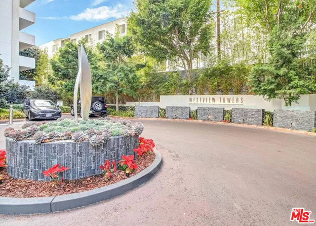 1155 N La Cienega Boulevard, West Hollywood CA: https://media.crmls.org/mediaz/20ff3c55-91c9-4d37-99ab-2b14b667f157.jpg