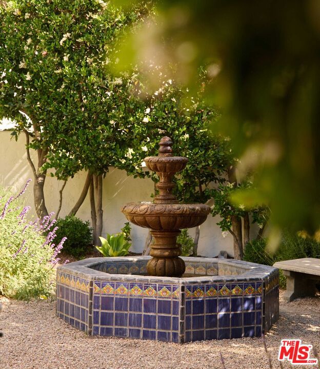 337 N Croft Avenue, Los Angeles CA: https://media.crmls.org/mediaz/20ff61b2-be00-4f30-b39d-ff4ece93c18f.jpg
