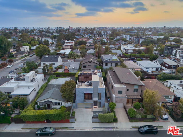 2329 Clement Avenue, Venice CA: https://media.crmls.org/mediaz/20ff8bdb-d980-4b65-b303-d4bccd772840.jpg